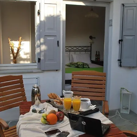 Myrto Kamares (Sifnos)
